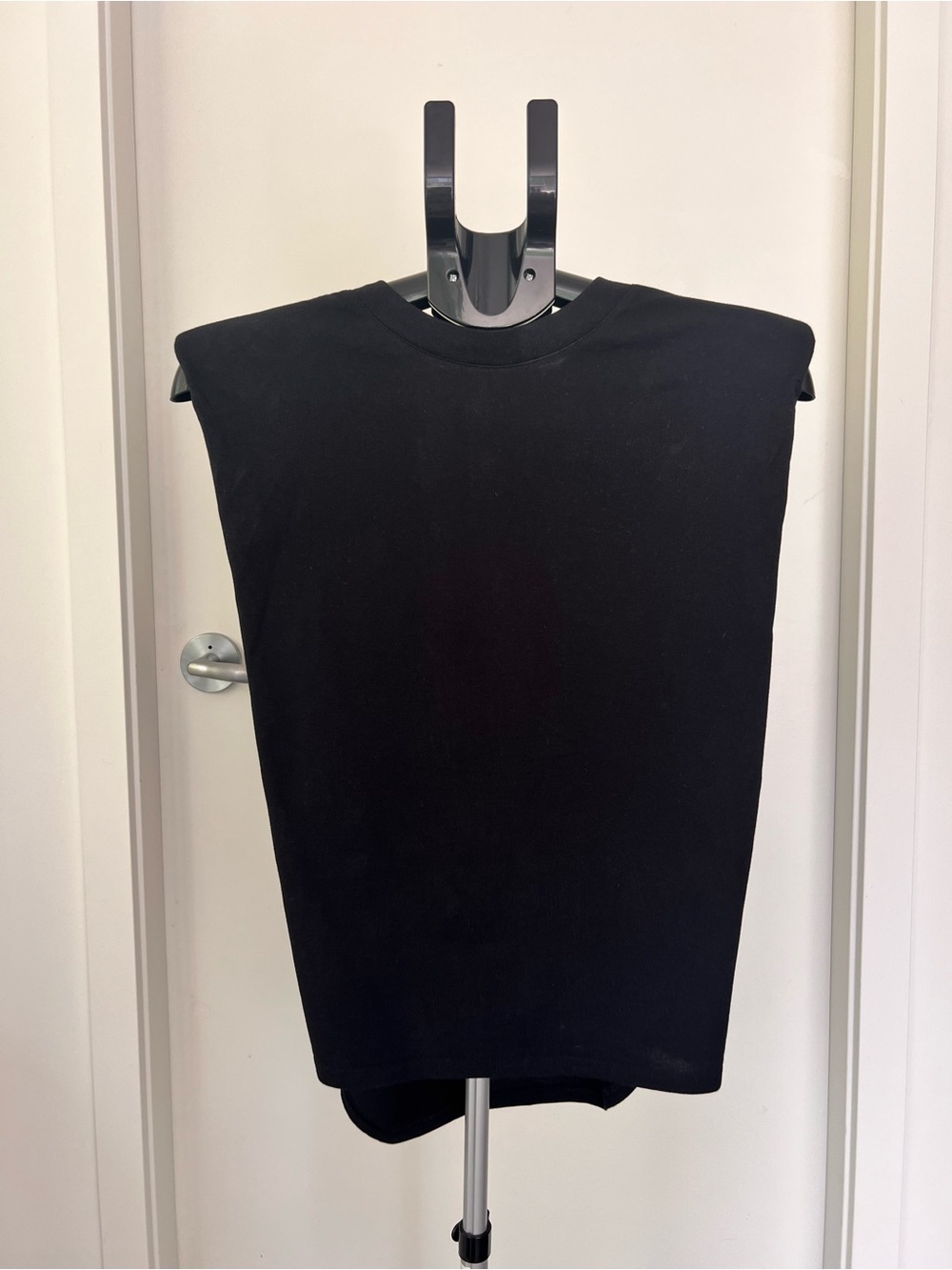 Babaton Black Padded-Shoulder Muscle Tee